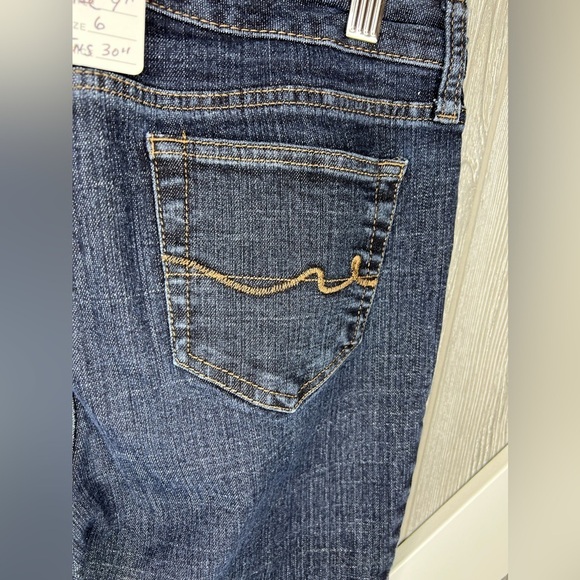 B6.6 St. John's Bay Womens Mid Rise Straight Leg Jean 6 - Picture 3 of 12